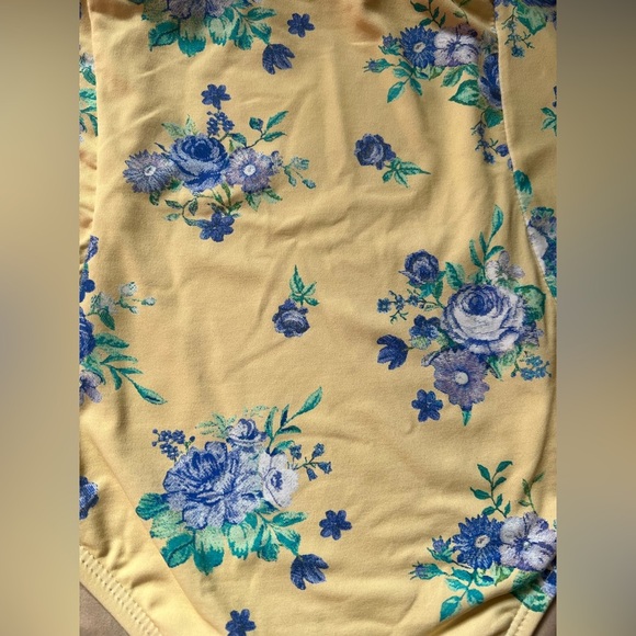 WeWoreWhat Golden Hour Floral Underwire One-Piece Swimsuit. Size L - Picture 4 of 8